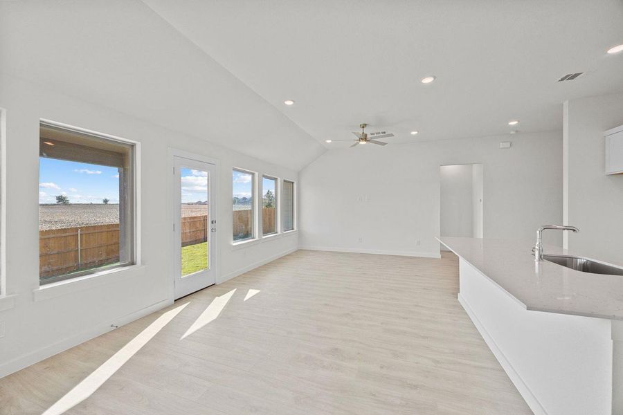 Spacious, unfurnished interior of a new home in Prairie Winds, Hutto (Image 12).