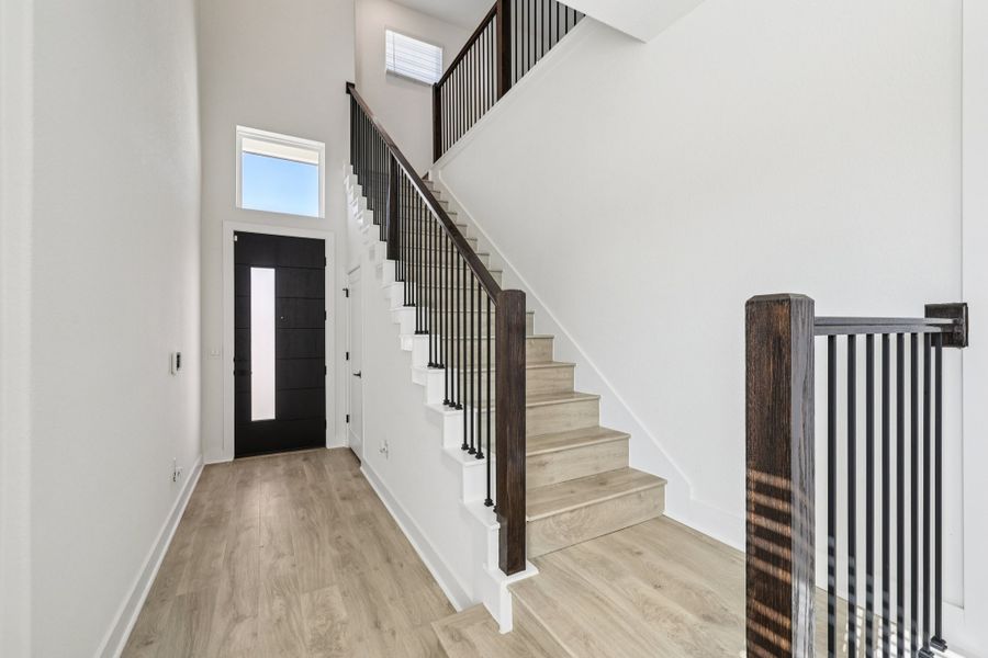 Spacious, unfurnished interior of a new home in Foxfield, Austin (Image 19).