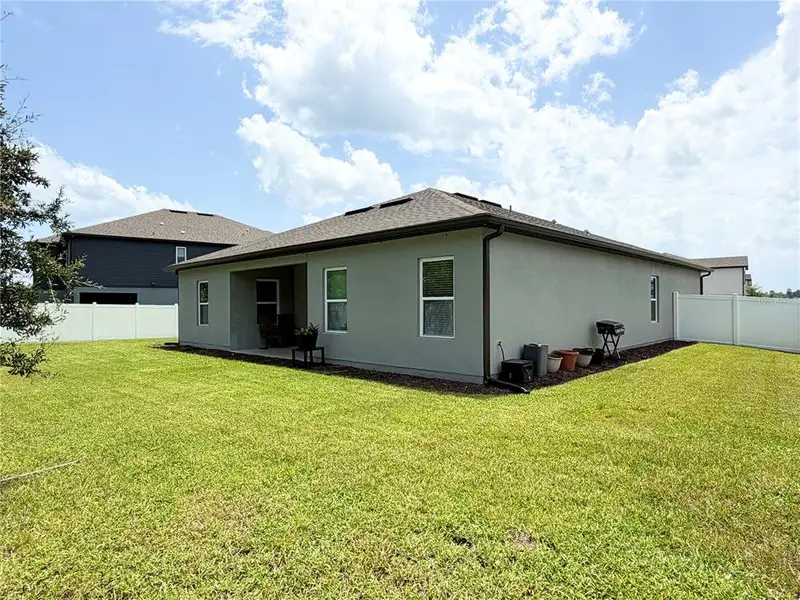 Exterior details and patio area of a home in , Deltona (Image 4).