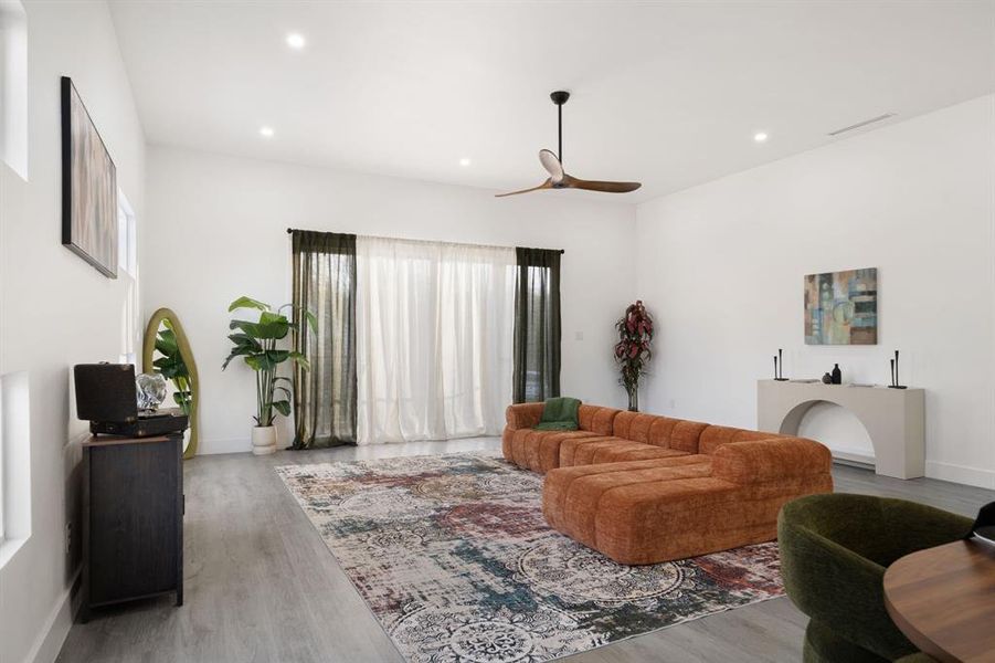 Furnished interior view inside a new home in , Dallas (Image 12).