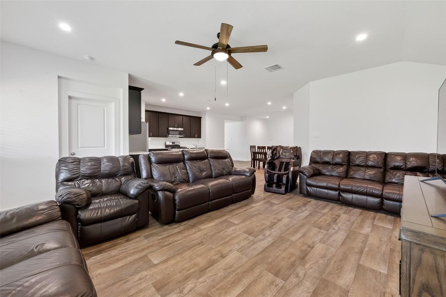Furnished interior view inside a new home in Evergreen, Rosenberg (Image 15).