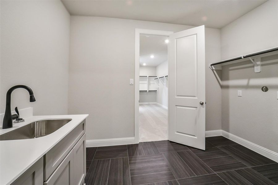 Furnished interior view inside a new home in Evergreen 60', Conroe (Image 6).