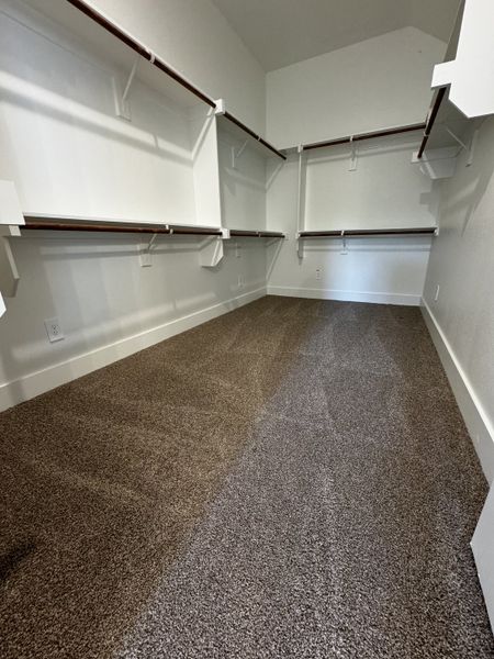 Spacious, unfurnished interior of a new home in Freeman Ranch, Weatherford (Image 17).