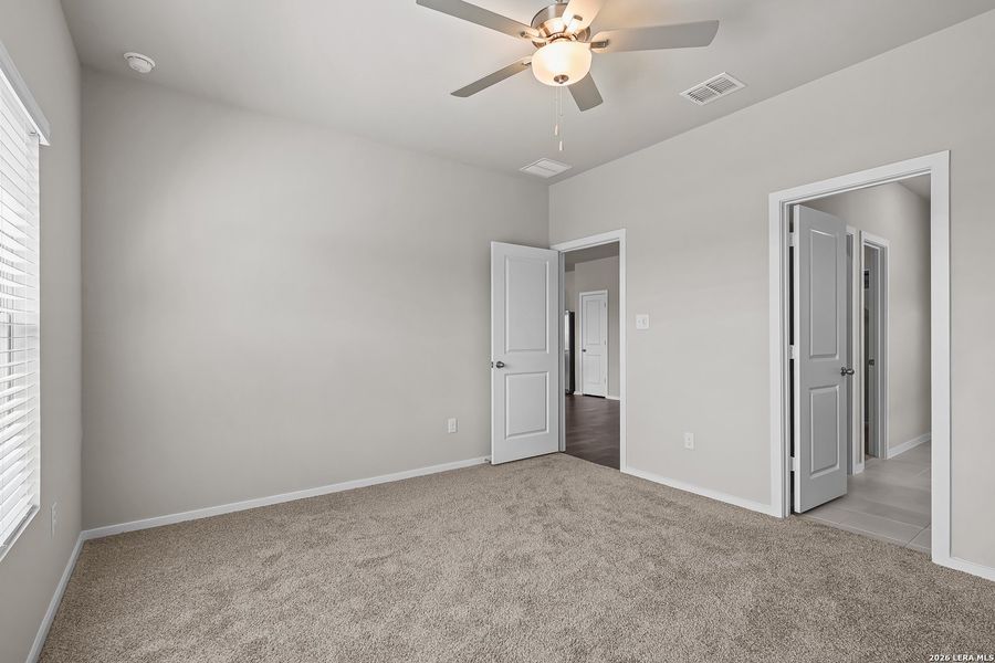 Spacious, unfurnished interior of a new home in Summerlin, San Antonio (Image 27).