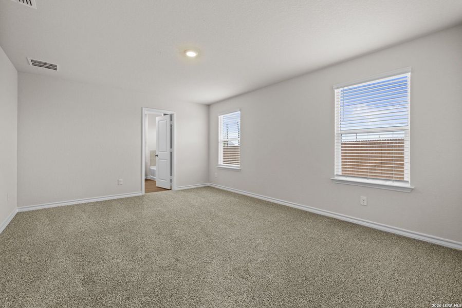 Spacious, unfurnished interior of a new home in Avenida, Converse (Image 19).