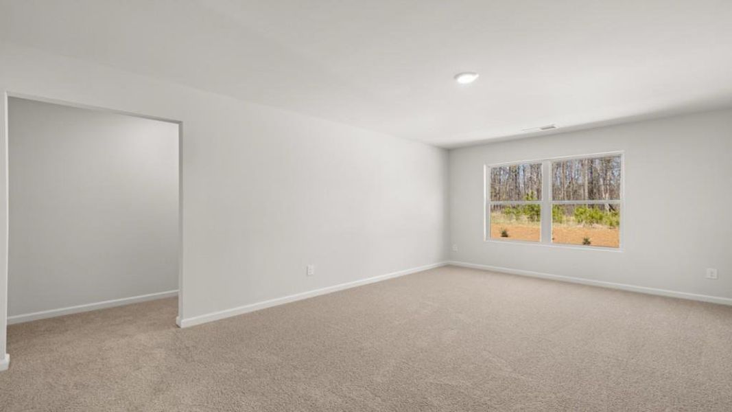 Spacious, unfurnished interior of a new home in Thompson Ridge, Dallas (Image 18).