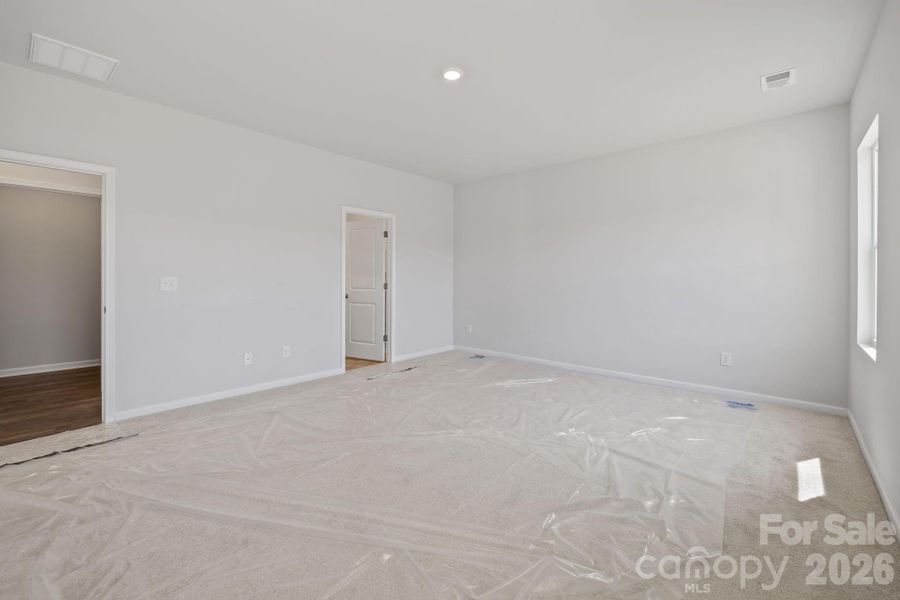 Spacious, unfurnished interior of a new home in McFarland Estates, York (Image 24).