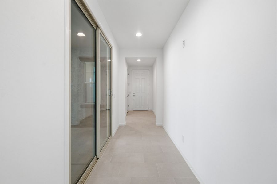 Spacious, unfurnished interior of a new home in Hawes Crossing, Mesa (Image 27).