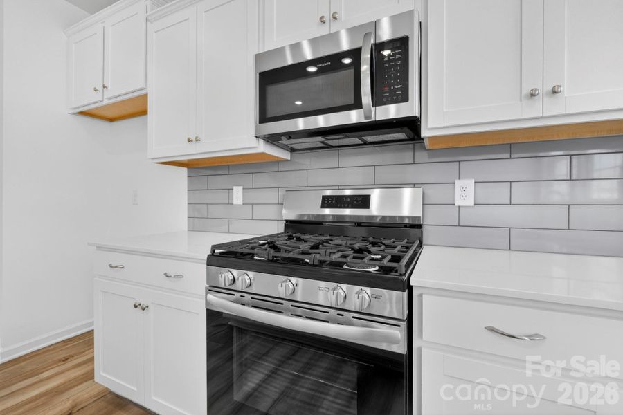 5-burner gas stove with vented microwave