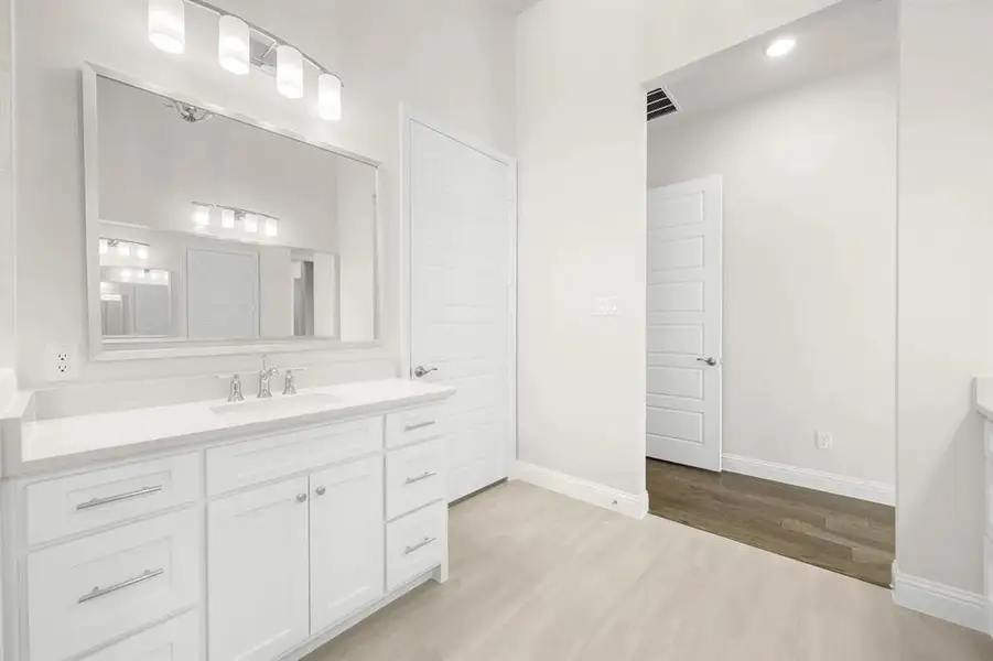 The Brynlee II B Primary Suite Bathroom