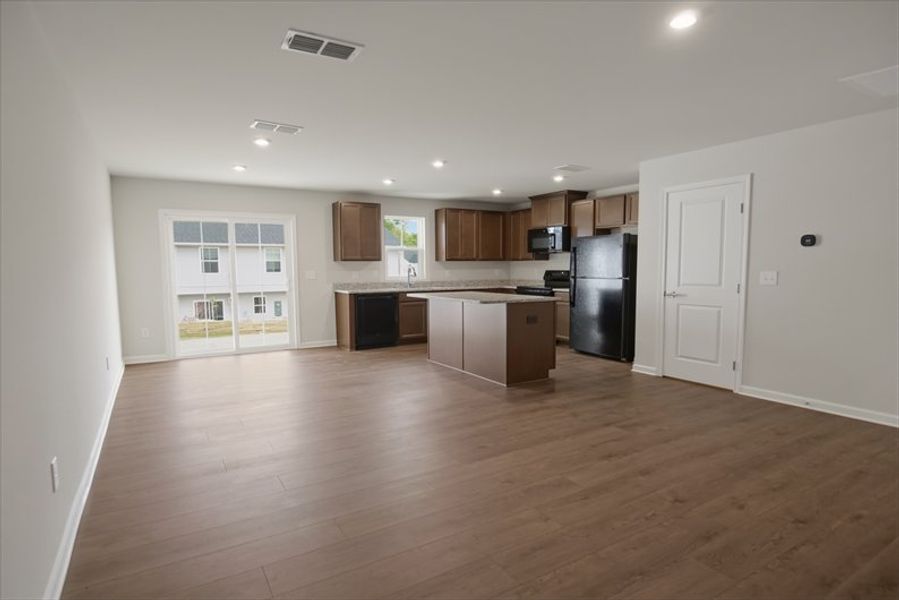 Spacious, unfurnished interior of a new home in Canterbrook Farms, Fountain Inn (Image 16).