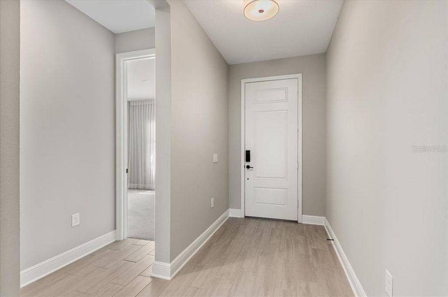Spacious, unfurnished interior of a new home in , Sarasota (Image 39).