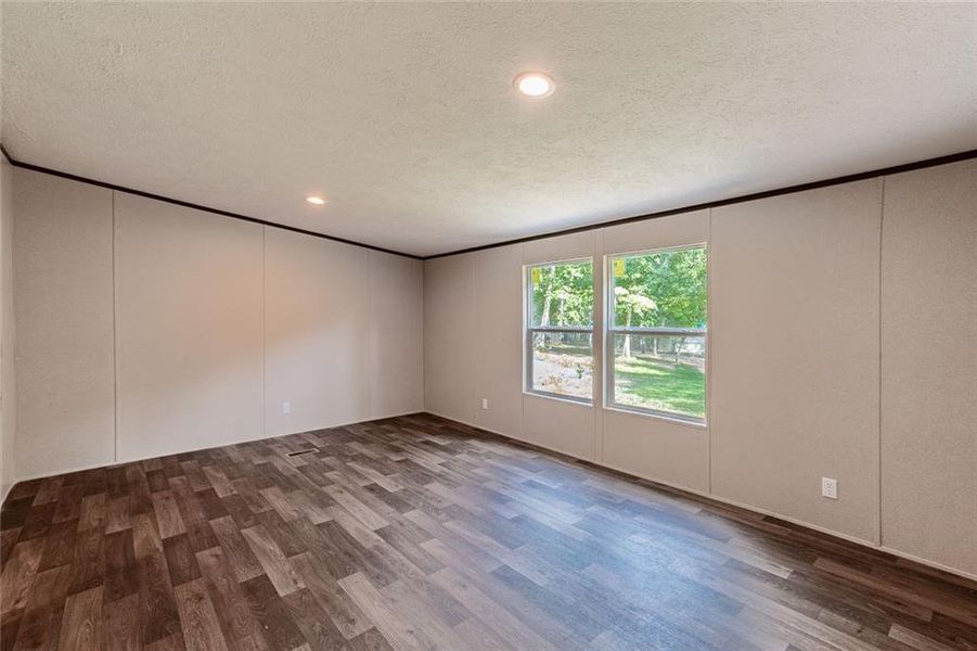 Spacious, unfurnished interior of a new home in , Dahlonega (Image 15).