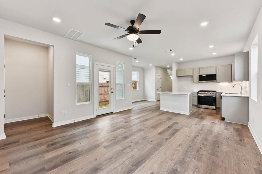 Spacious, unfurnished interior of a new home in Avery Centre, Round Rock (Image 21).