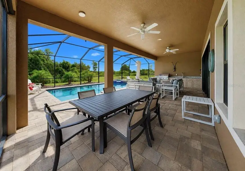 Exterior details and patio area of a home in , Apollo Beach (Image 4).