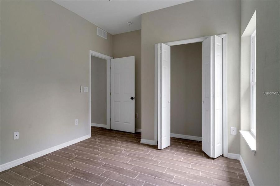 Spacious, unfurnished interior of a new home in , Ocala (Image 21).