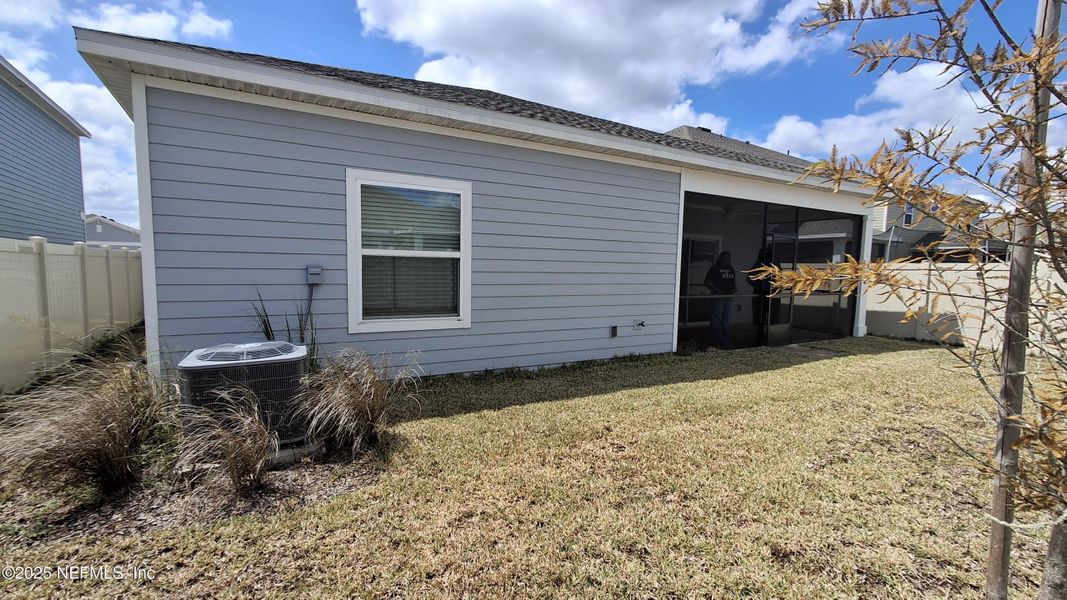 Exterior details and patio area of a home in , Jacksonville (Image 2).