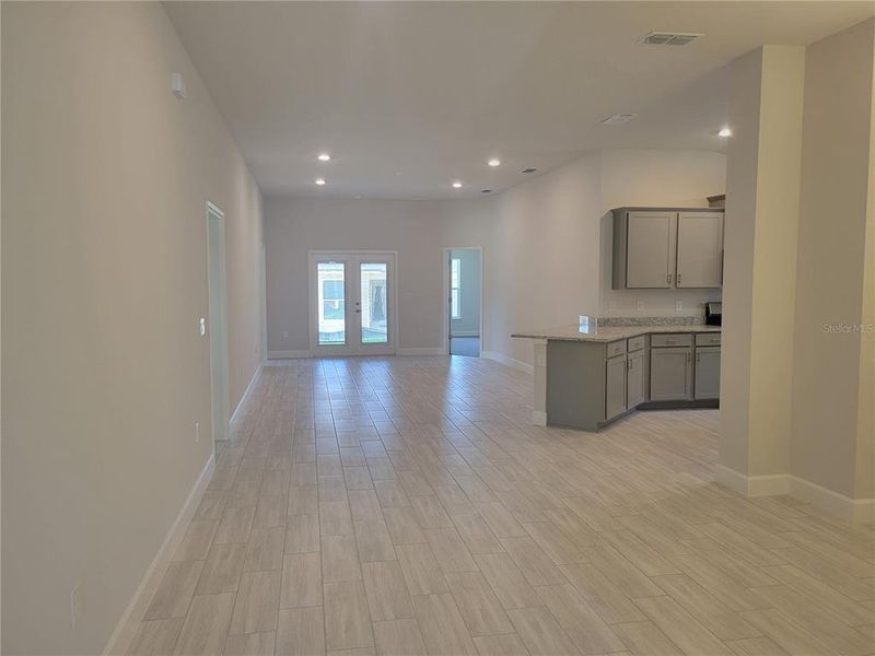 Spacious, unfurnished interior of a new home in Abbey Glen, Dade City (Image 19).