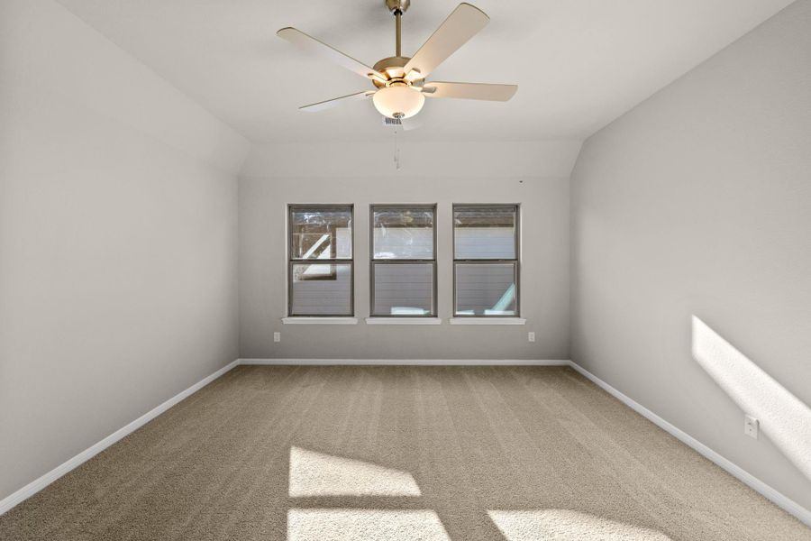 Spacious, unfurnished interior of a new home in The Meadows at Imperial Oaks 60', Conroe (Image 25).