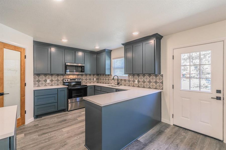 Furnished interior view inside a new home in , Alvarado (Image 6).