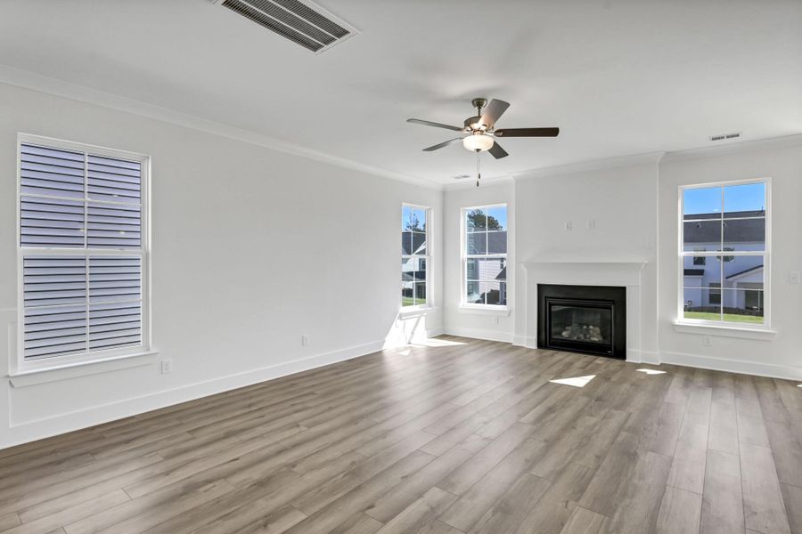 Spacious, unfurnished interior of a new home in Ashton Lakes, Lexington (Image 21).