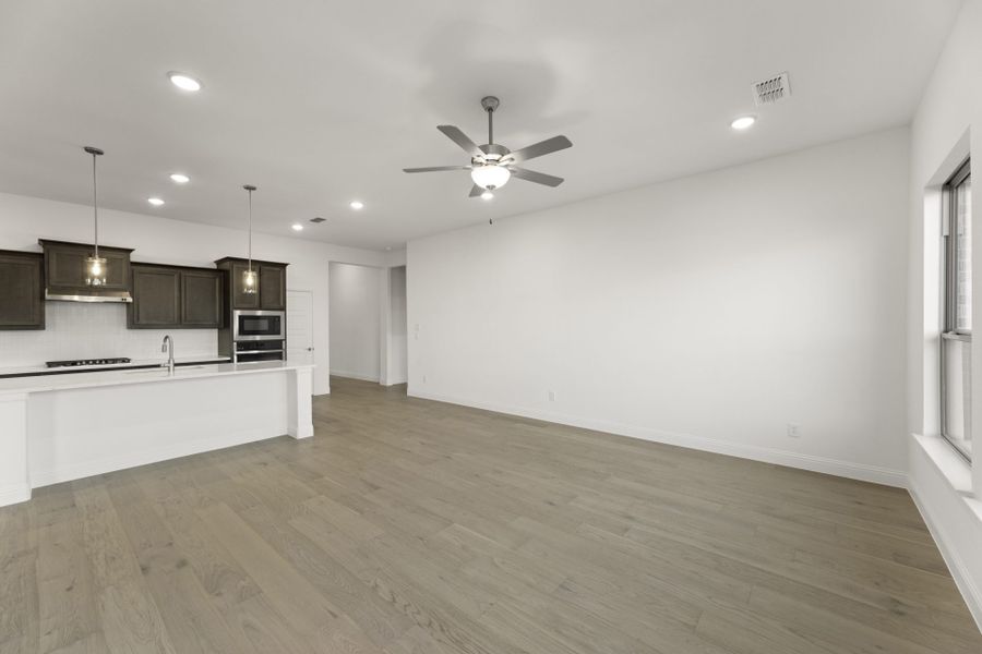 Spacious, unfurnished interior of a new home in Meadow Run, Melissa (Image 14).