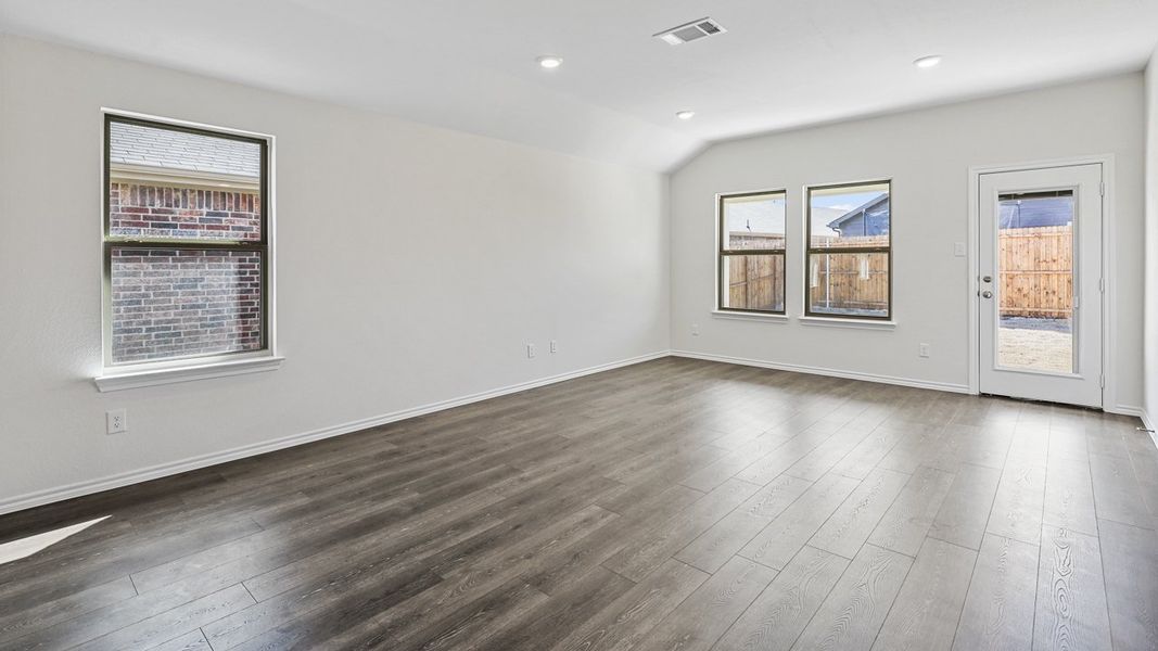 Spacious, unfurnished interior of a new home in Cartwright Ranch, Crandall (Image 16).