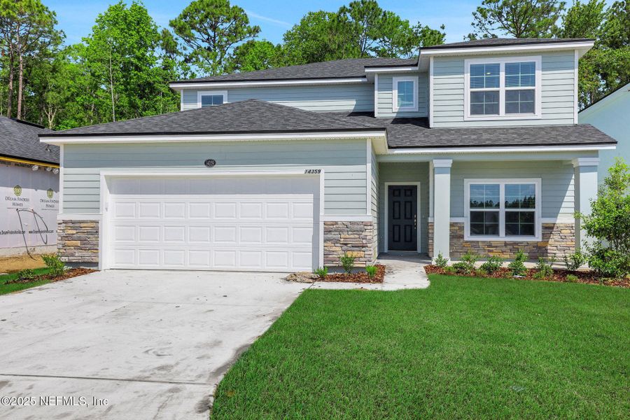 Exterior details and patio area of a home in Bellbrooke, Jacksonville (Image 13).