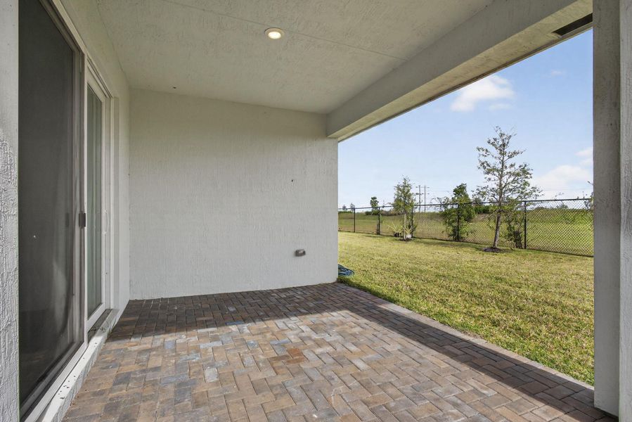 Exterior details and patio area of a home in , Loxahatchee (Image 27).