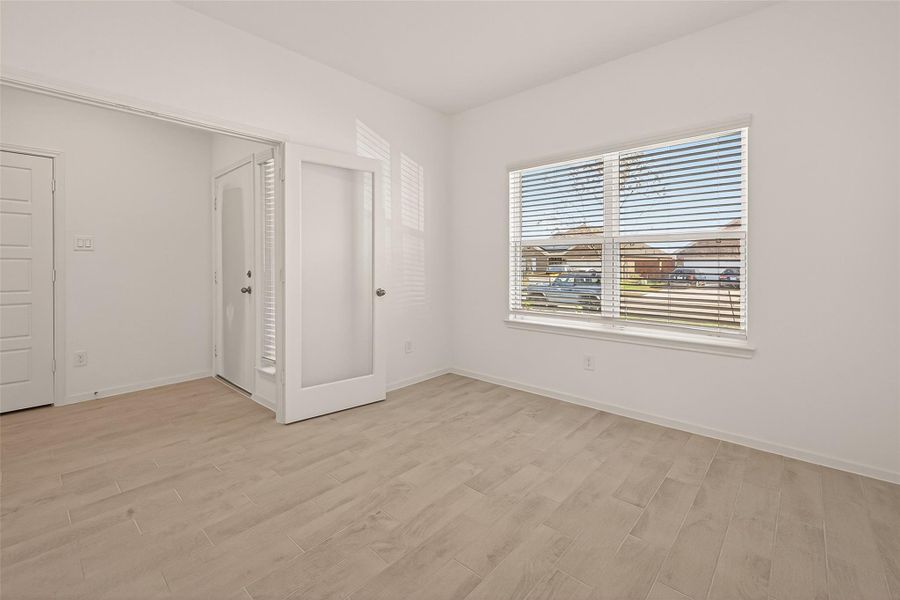 Spacious, unfurnished interior of a new home in Lago Mar, Texas City (Image 23).