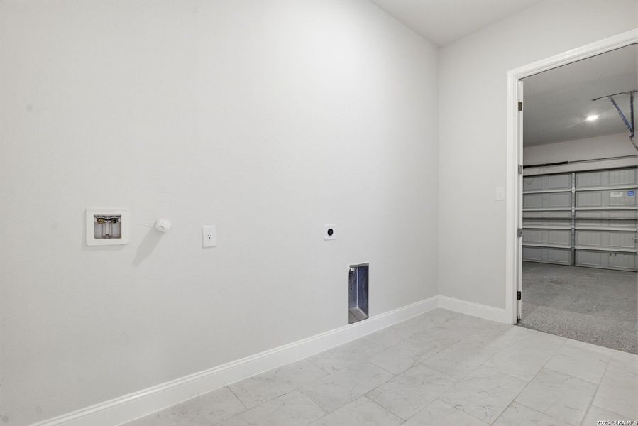 Spacious, unfurnished interior of a new home in , San Antonio (Image 10).