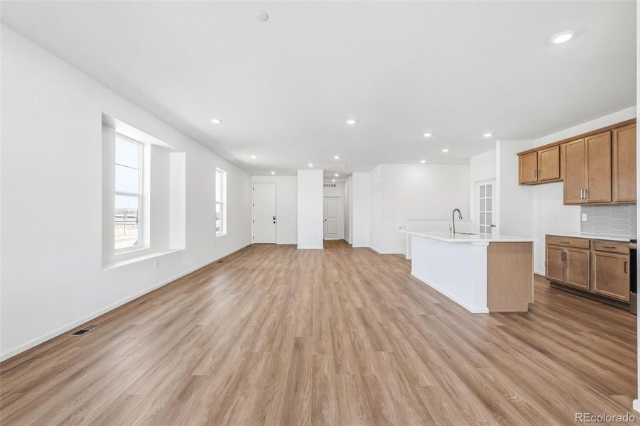 Spacious, unfurnished interior of a new home in Legato, Commerce City (Image 31).