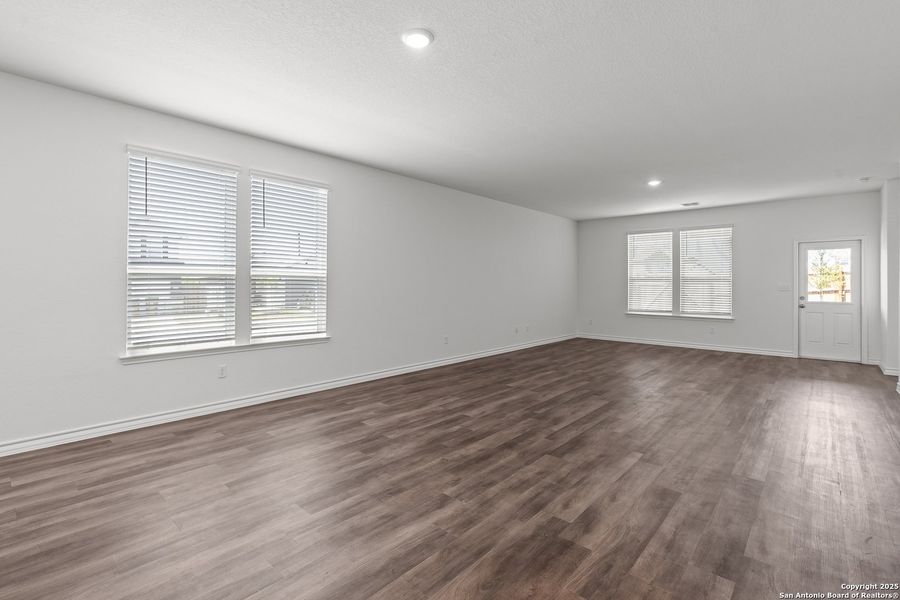 Spacious, unfurnished interior of a new home in Corley Farms, Boerne (Image 25).
