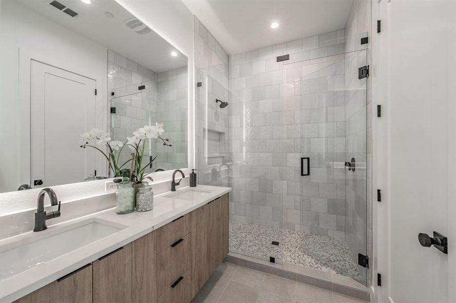 Furnished interior view inside a new home in , Dallas (Image 12).