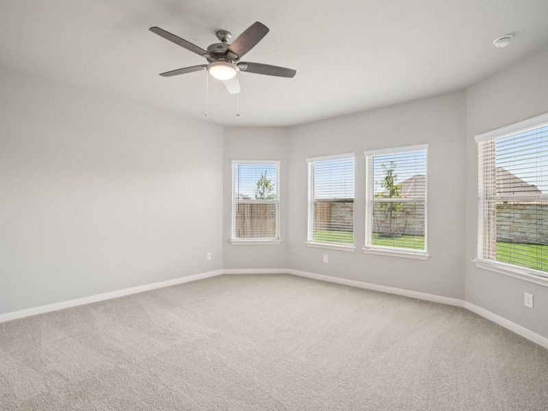 Spacious, unfurnished interior of a new home in Lark Canyon, New Braunfels (Image 17).