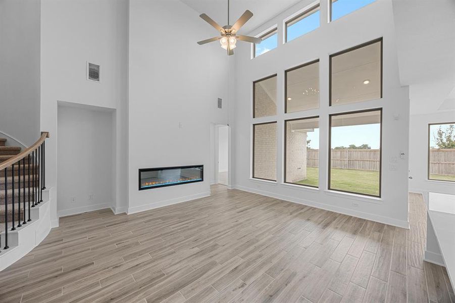 Representative image. Features, specifications, selections and colors may vary. Representative image. Features, specifications, selections and colors may vary.