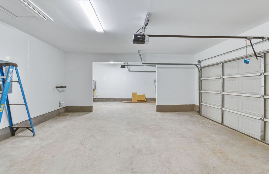 Spacious, unfurnished interior of a new home in Saddleback at Santa Rita Ranch, Liberty Hill (Image 42).