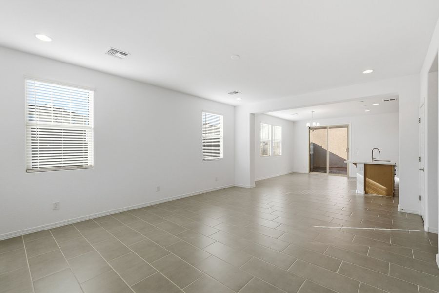 Spacious, unfurnished interior of a new home in Parkside, Avondale (Image 20).