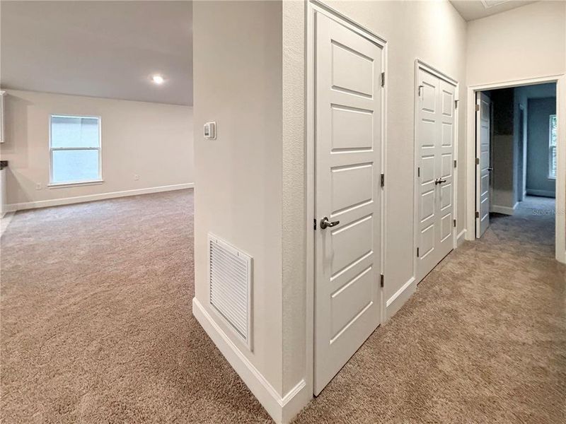 Spacious, unfurnished interior of a new home in , St. Cloud (Image 10).
