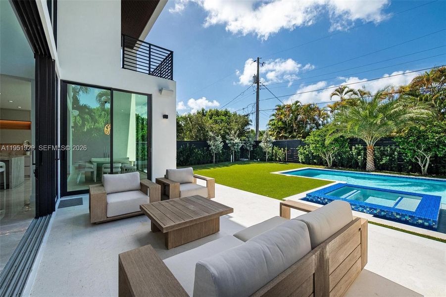 Exterior details and patio area of a home in , Miami (Image 25).
