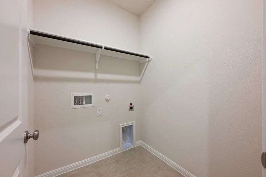 Spacious, unfurnished interior of a new home in Covered Bridge, Hutto (Image 15).