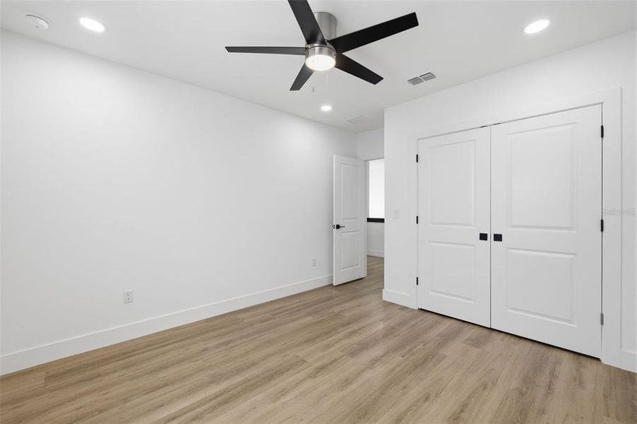 Spacious, unfurnished interior of a new home in , Tampa (Image 29).