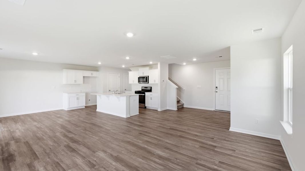 Spacious, unfurnished interior of a new home in Cedar Gap, Fountain Inn (Image 20).
