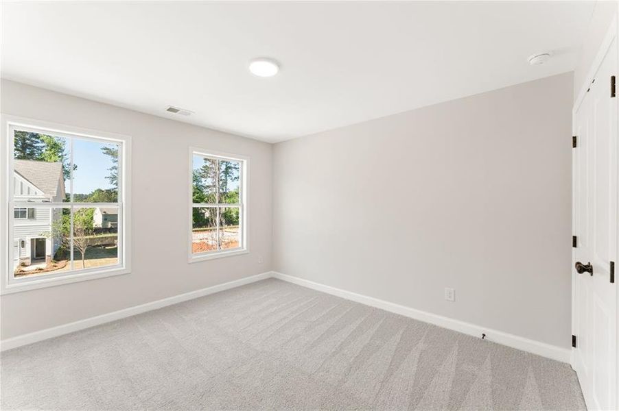 Spacious, unfurnished interior of a new home in Cherokee Township, Acworth (Image 27).