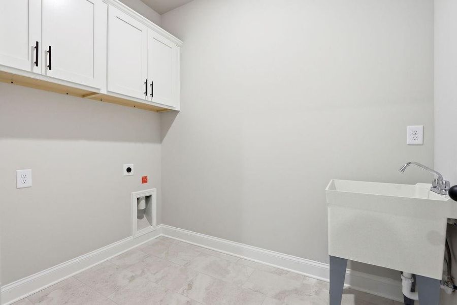 Spacious, unfurnished interior of a new home in , Monroe (Image 25).
