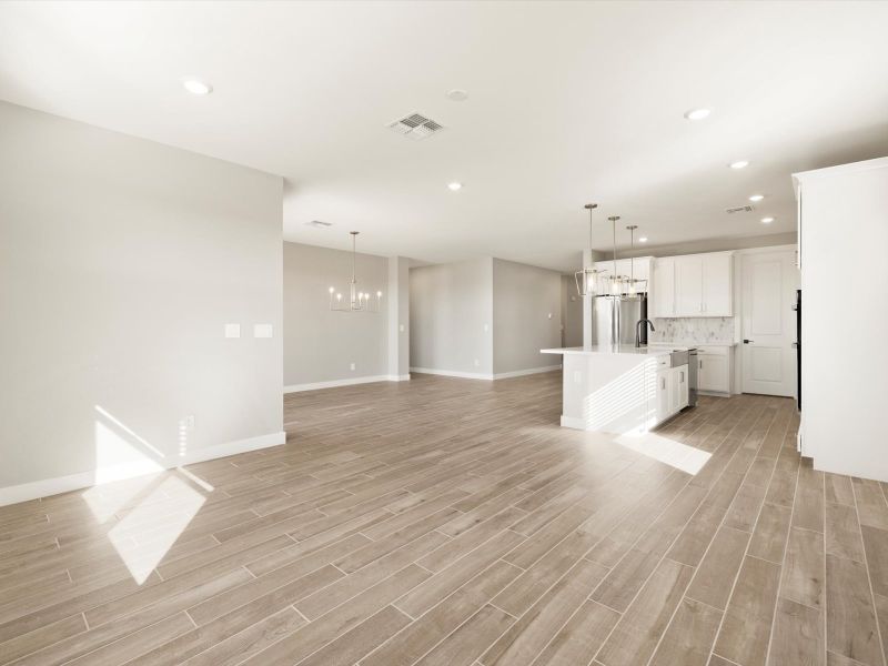 Spacious, unfurnished interior of a new home in Abel Ranch Reserve Series, Goodyear (Image 10).