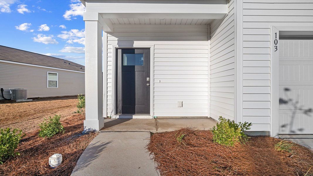 Exterior details and patio area of a home in Palm Ridge, Guyton (Image 3).
