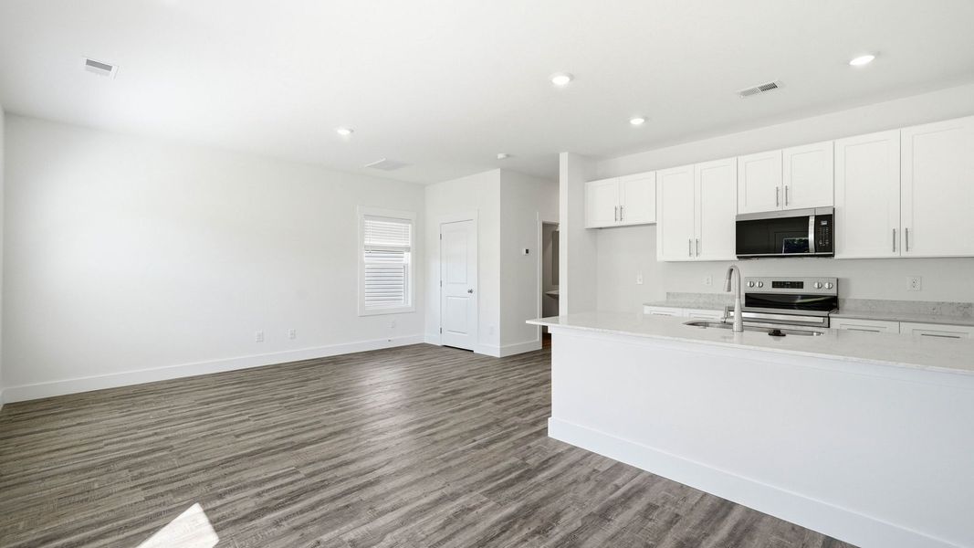 Spacious, unfurnished interior of a new home in The Arbor Townhomes, Kingsport (Image 13).