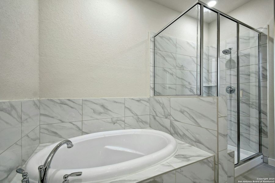 Furnished interior view inside a new home in Willowbrook, New Braunfels (Image 8).