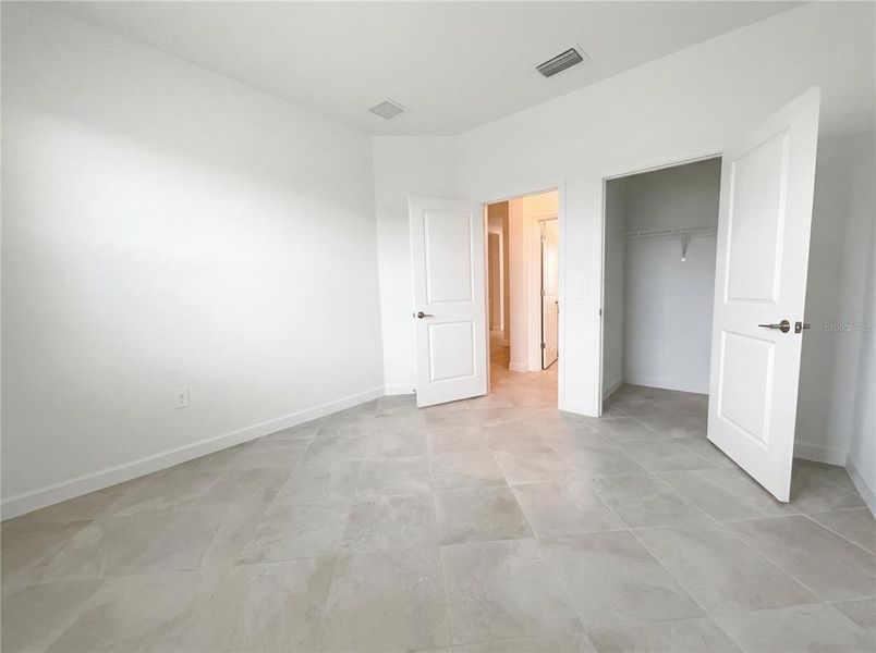 Spacious, unfurnished interior of a new home in Harbor East, Port Charlotte (Image 16).
